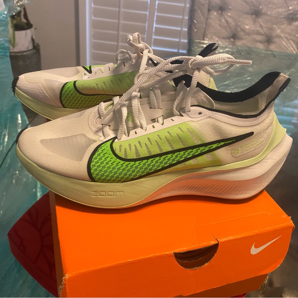 Nike size 7 wore once - Picture 2 of 4